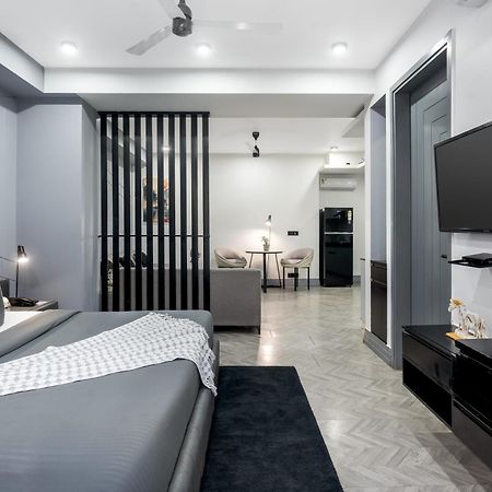 Bedchambers Serviced Apartments, Mg Road Гургаон Екстериор снимка