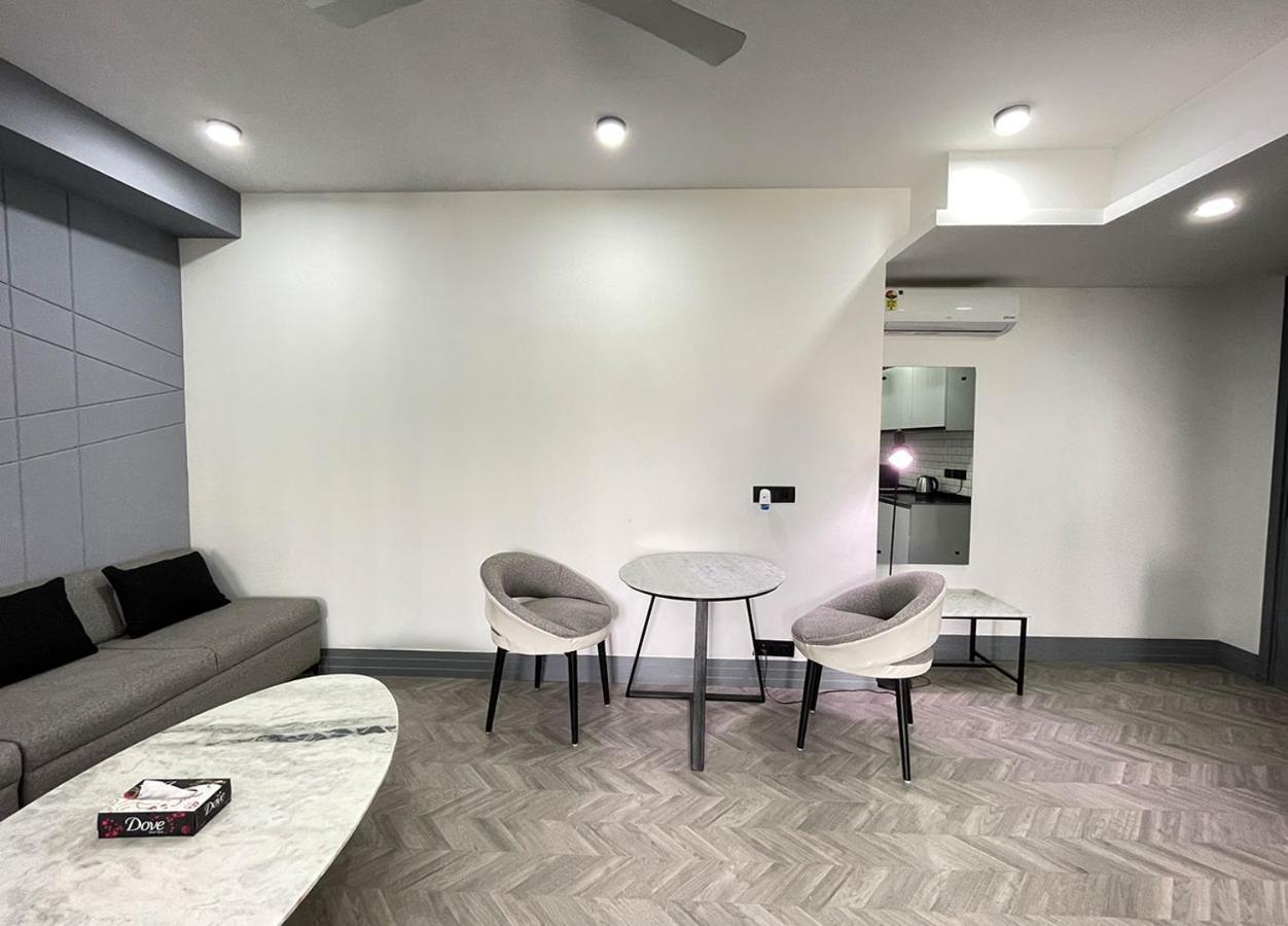 Bedchambers Serviced Apartments, Mg Road Гургаон Екстериор снимка