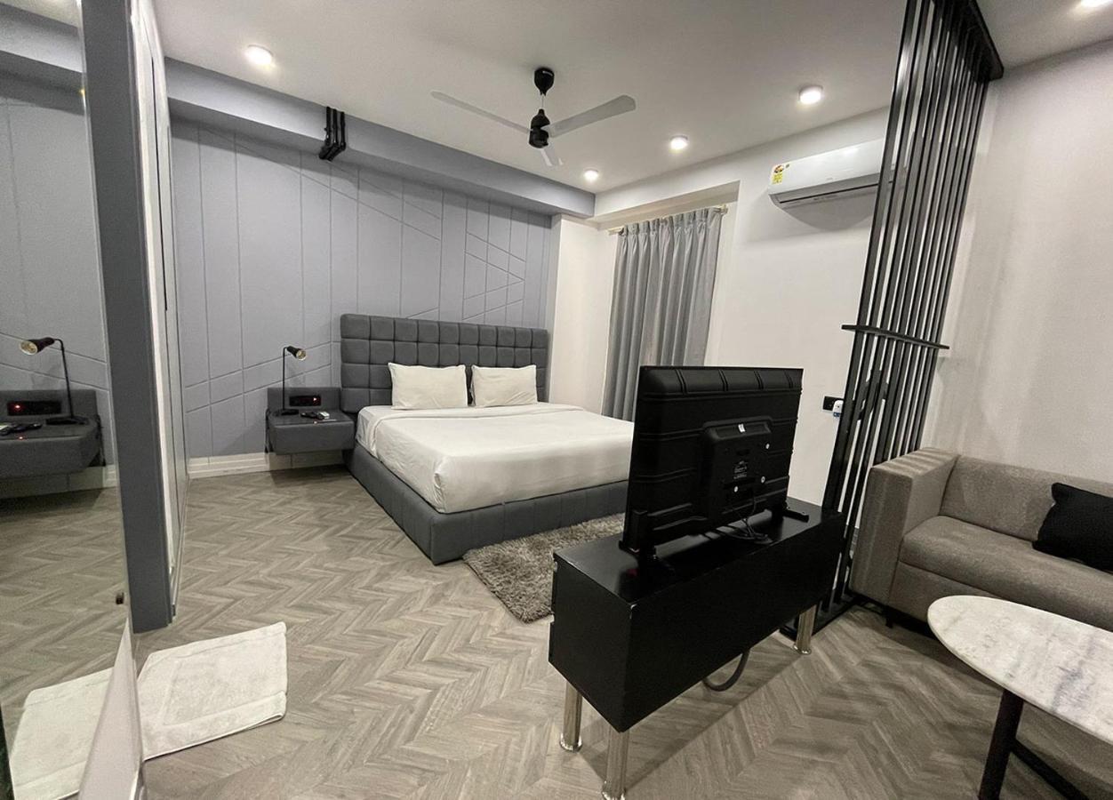 Bedchambers Serviced Apartments, Mg Road Гургаон Екстериор снимка