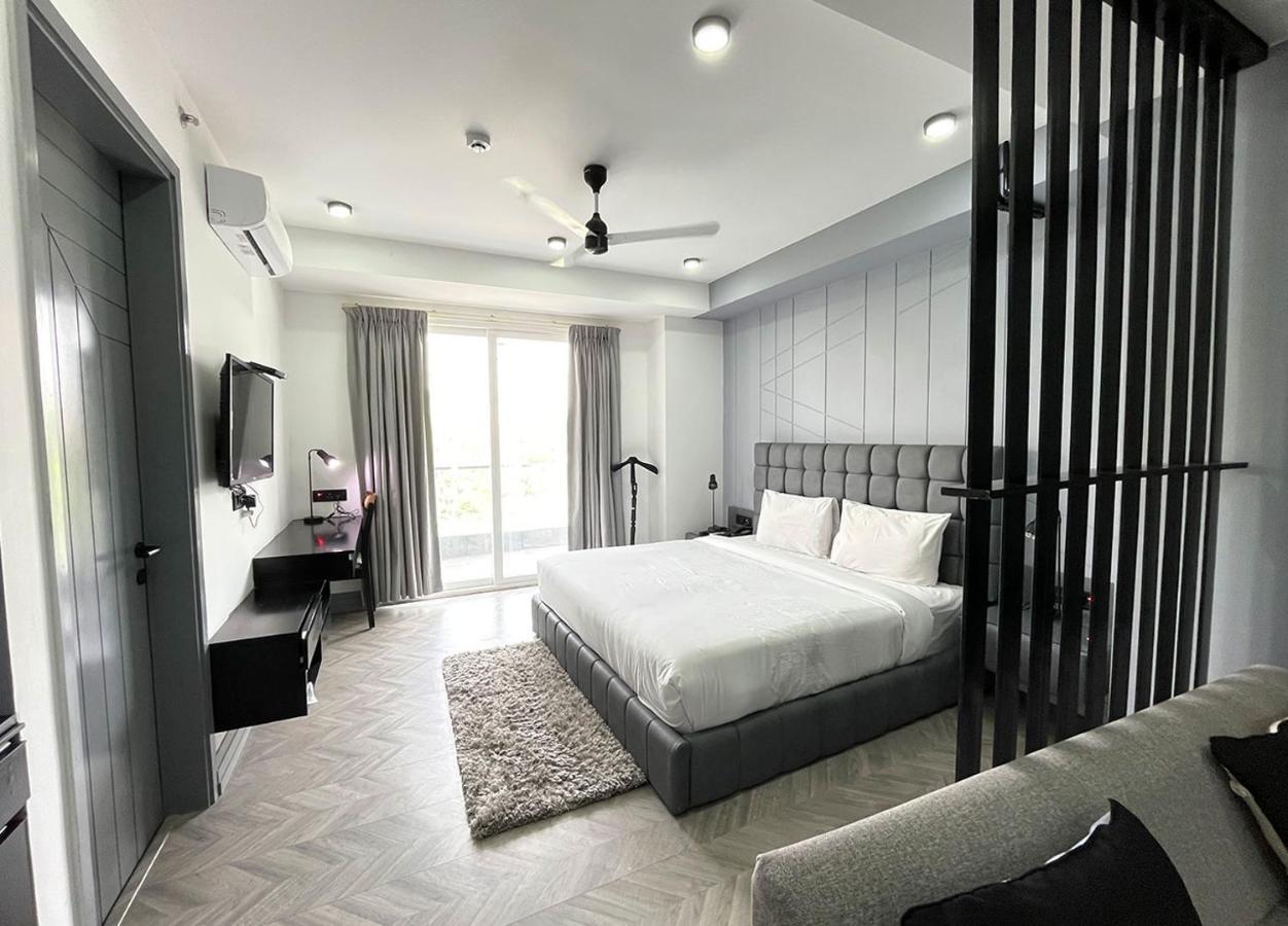 Bedchambers Serviced Apartments, Mg Road Гургаон Екстериор снимка