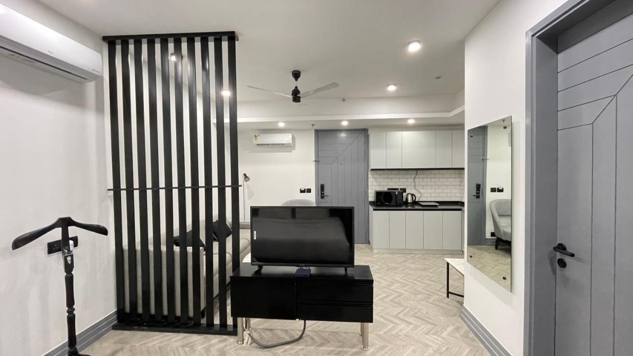 Bedchambers Serviced Apartments, Mg Road Гургаон Екстериор снимка