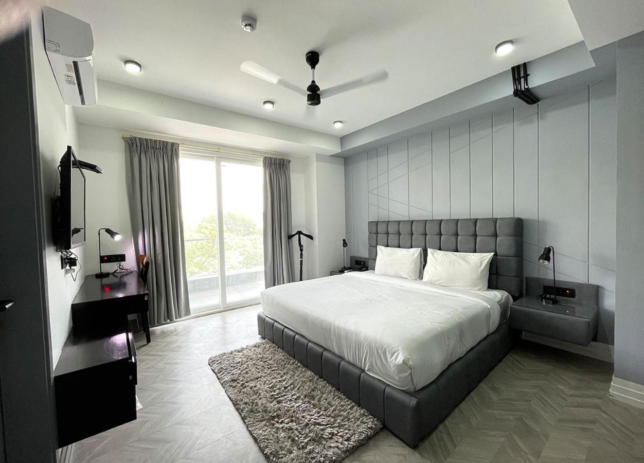 Bedchambers Serviced Apartments, Mg Road Гургаон Екстериор снимка