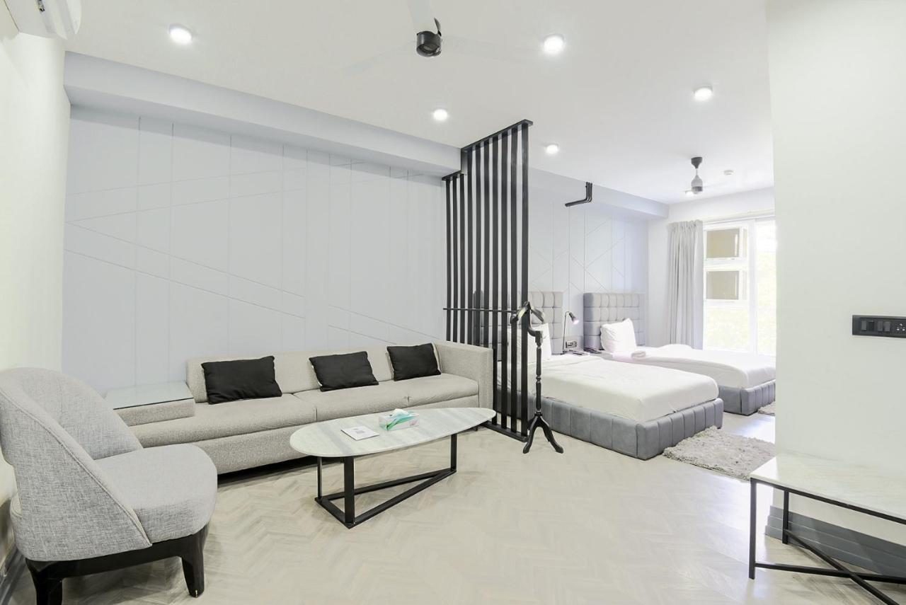 Bedchambers Serviced Apartments, Mg Road Гургаон Екстериор снимка