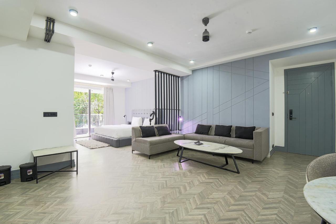 Bedchambers Serviced Apartments, Mg Road Гургаон Екстериор снимка