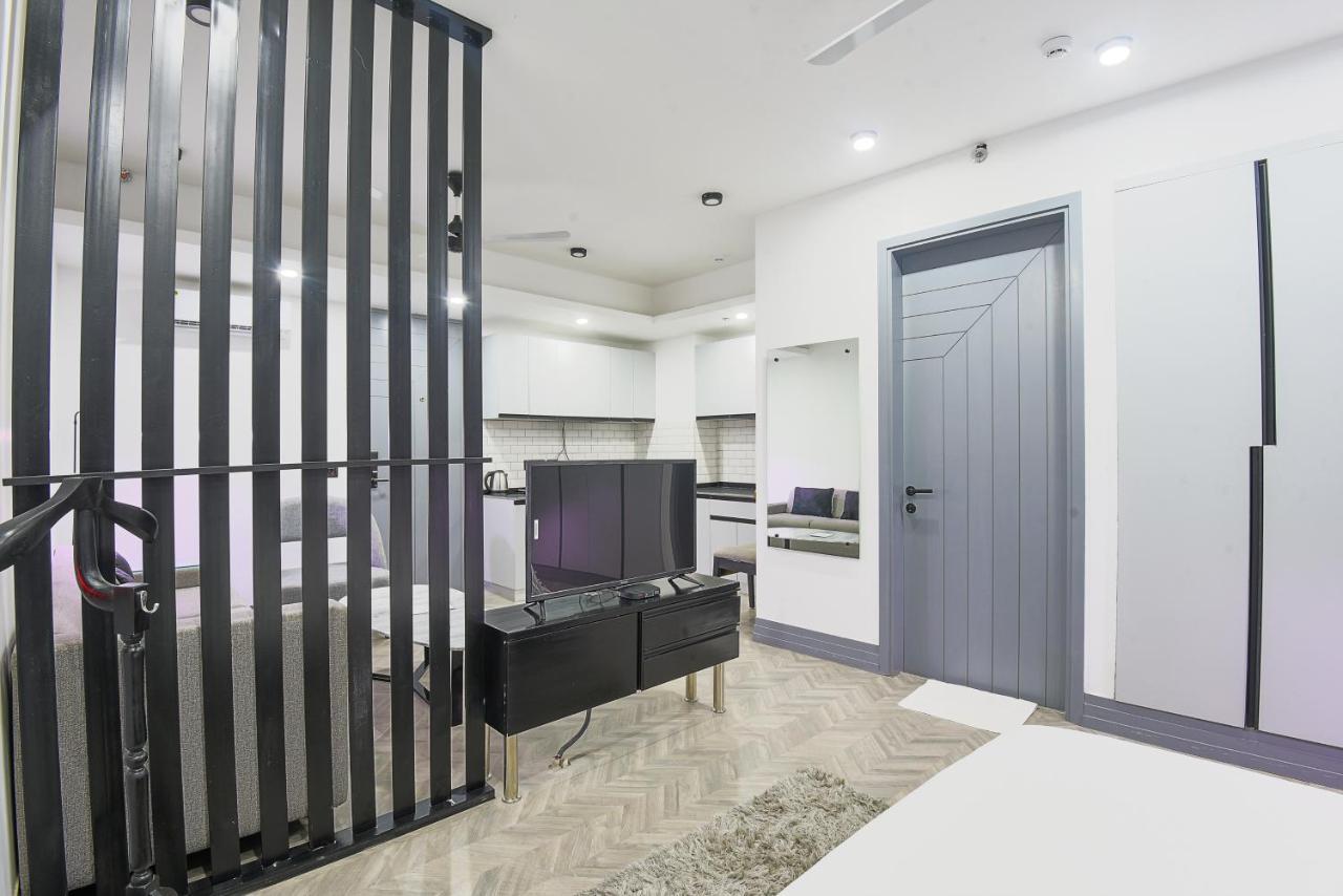 Bedchambers Serviced Apartments, Mg Road Гургаон Екстериор снимка