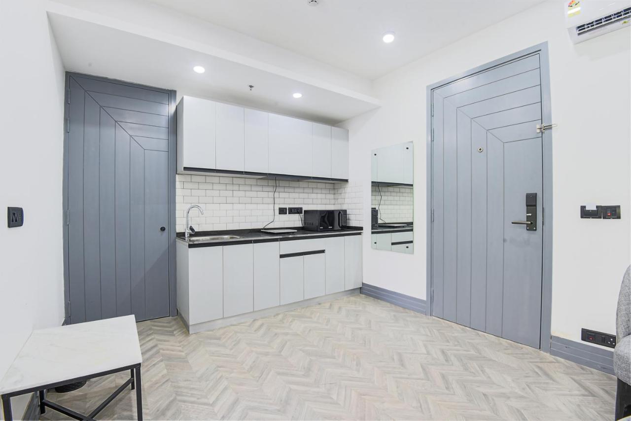 Bedchambers Serviced Apartments, Mg Road Гургаон Екстериор снимка