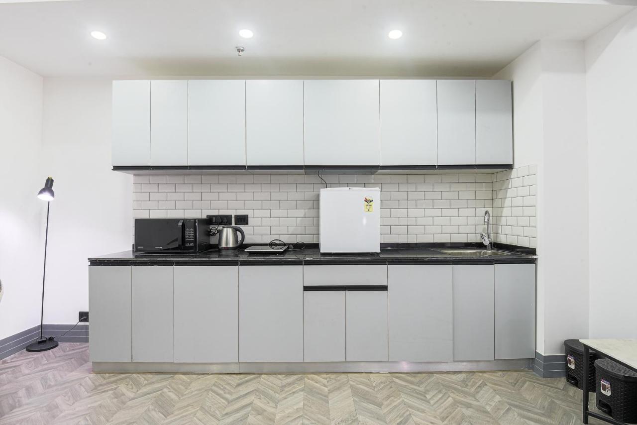 Bedchambers Serviced Apartments, Mg Road Гургаон Екстериор снимка