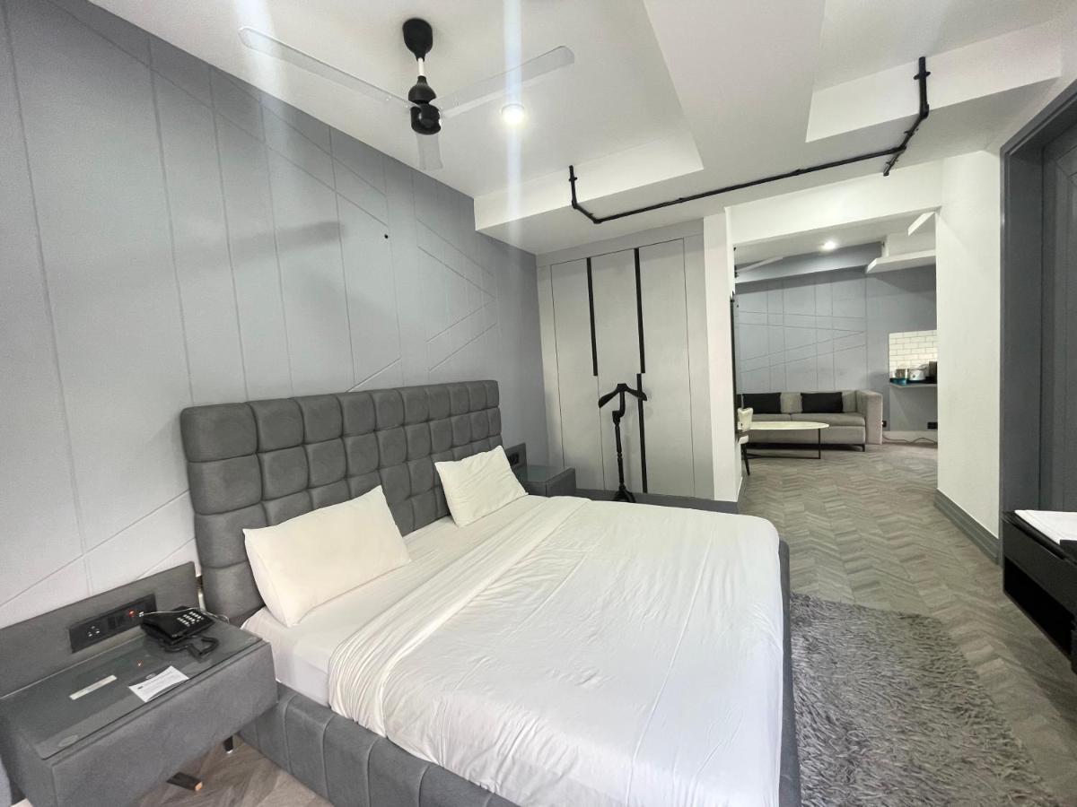 Bedchambers Serviced Apartments, Mg Road Гургаон Екстериор снимка