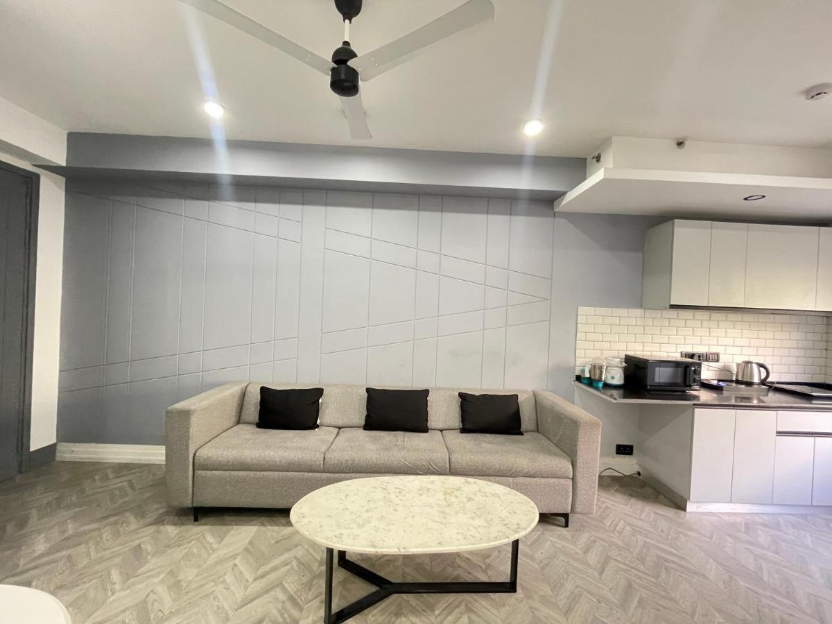 Bedchambers Serviced Apartments, Mg Road Гургаон Екстериор снимка
