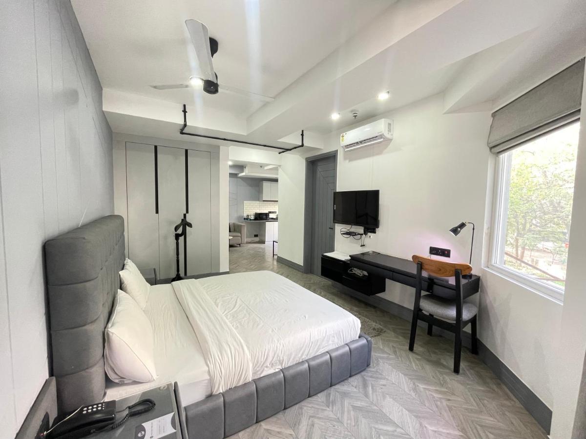 Bedchambers Serviced Apartments, Mg Road Гургаон Екстериор снимка