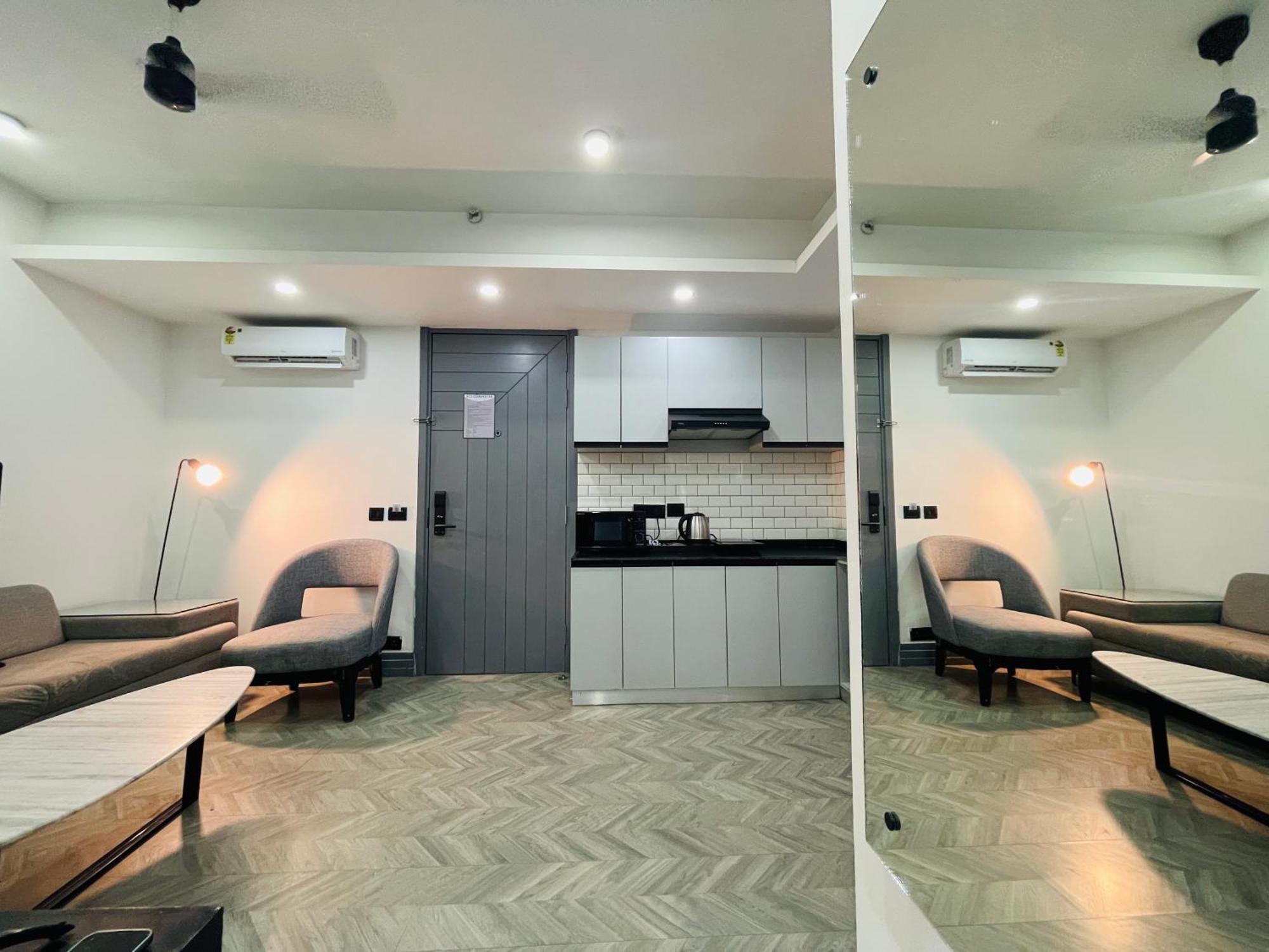 Bedchambers Serviced Apartments, Mg Road Гургаон Екстериор снимка