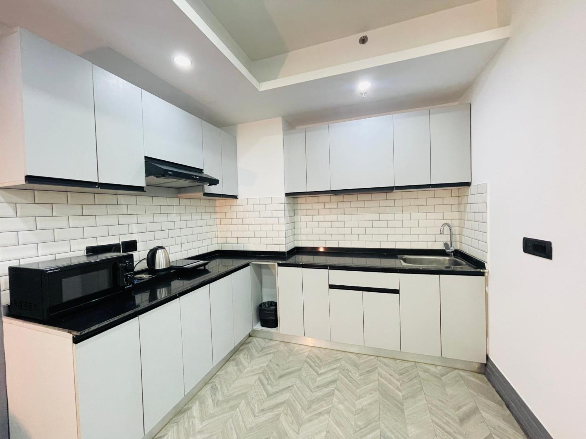 Bedchambers Serviced Apartments, Mg Road Гургаон Екстериор снимка