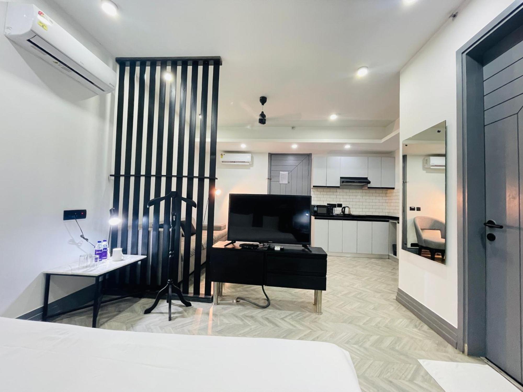 Bedchambers Serviced Apartments, Mg Road Гургаон Екстериор снимка