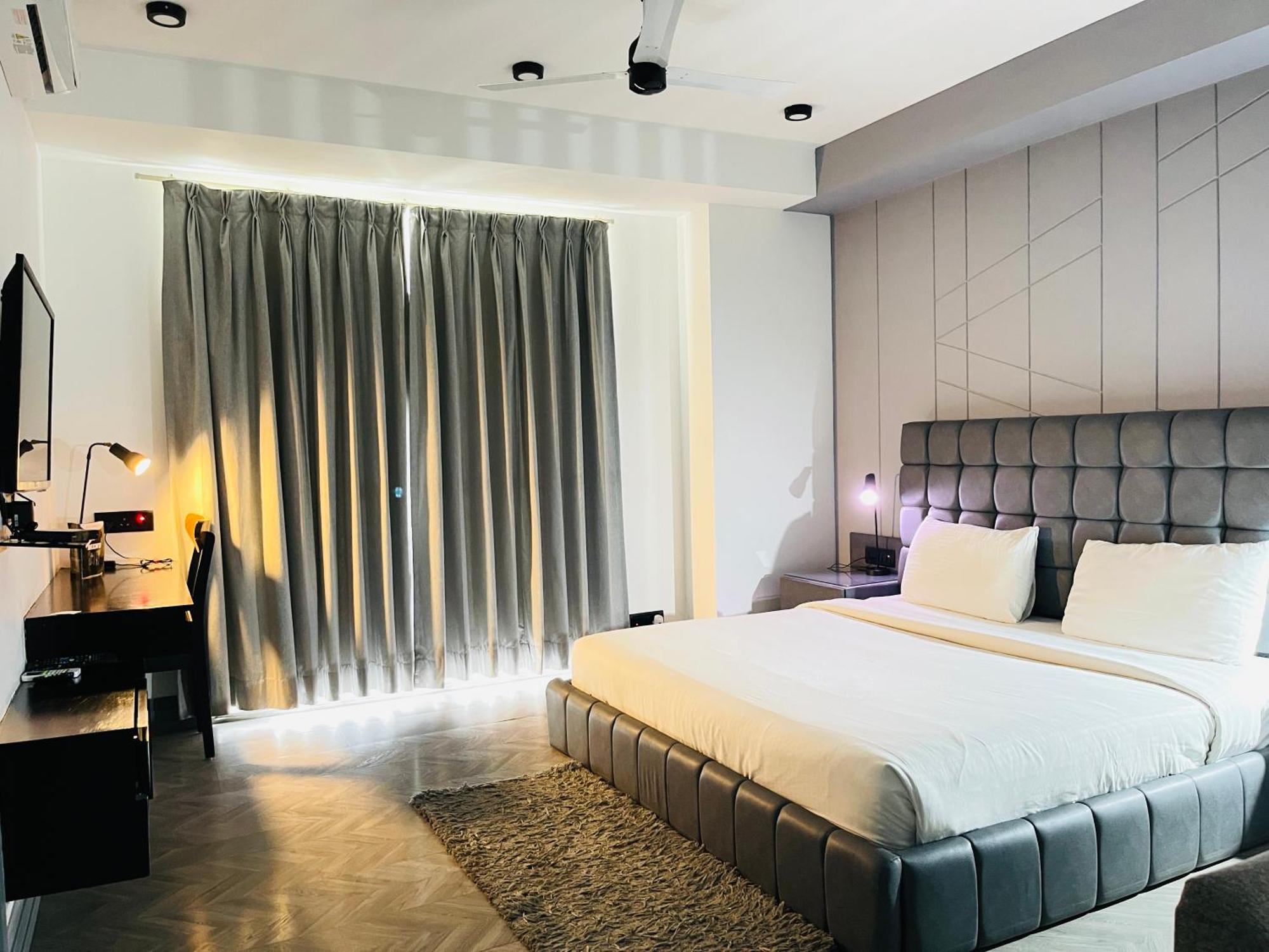 Bedchambers Serviced Apartments, Mg Road Гургаон Екстериор снимка