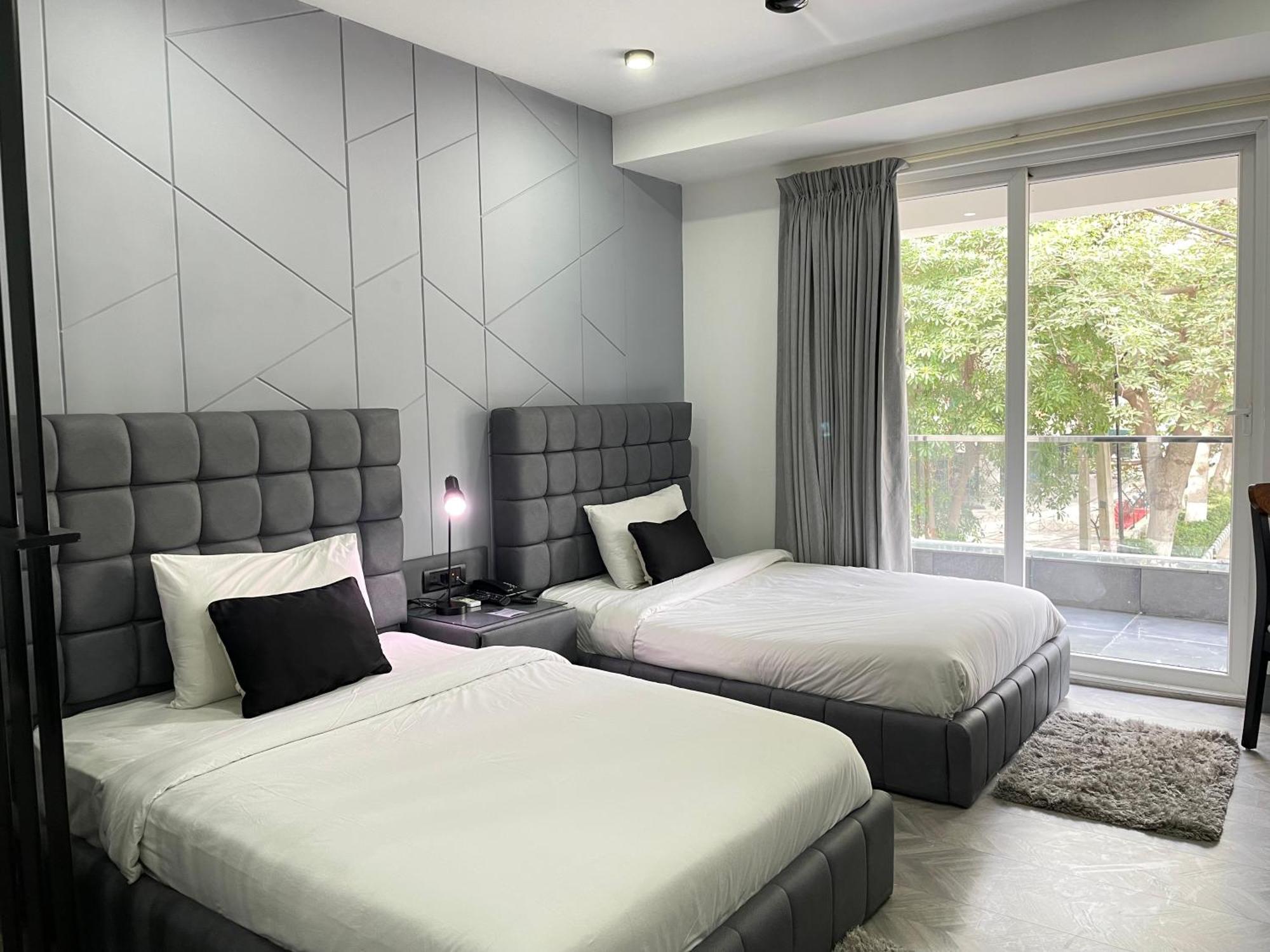 Bedchambers Serviced Apartments, Mg Road Гургаон Екстериор снимка