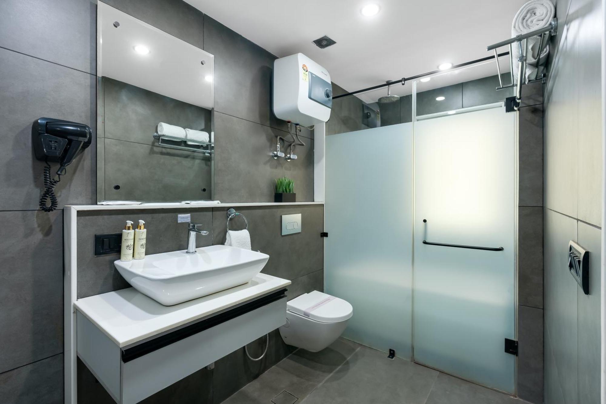 Bedchambers Serviced Apartments, Mg Road Гургаон Екстериор снимка