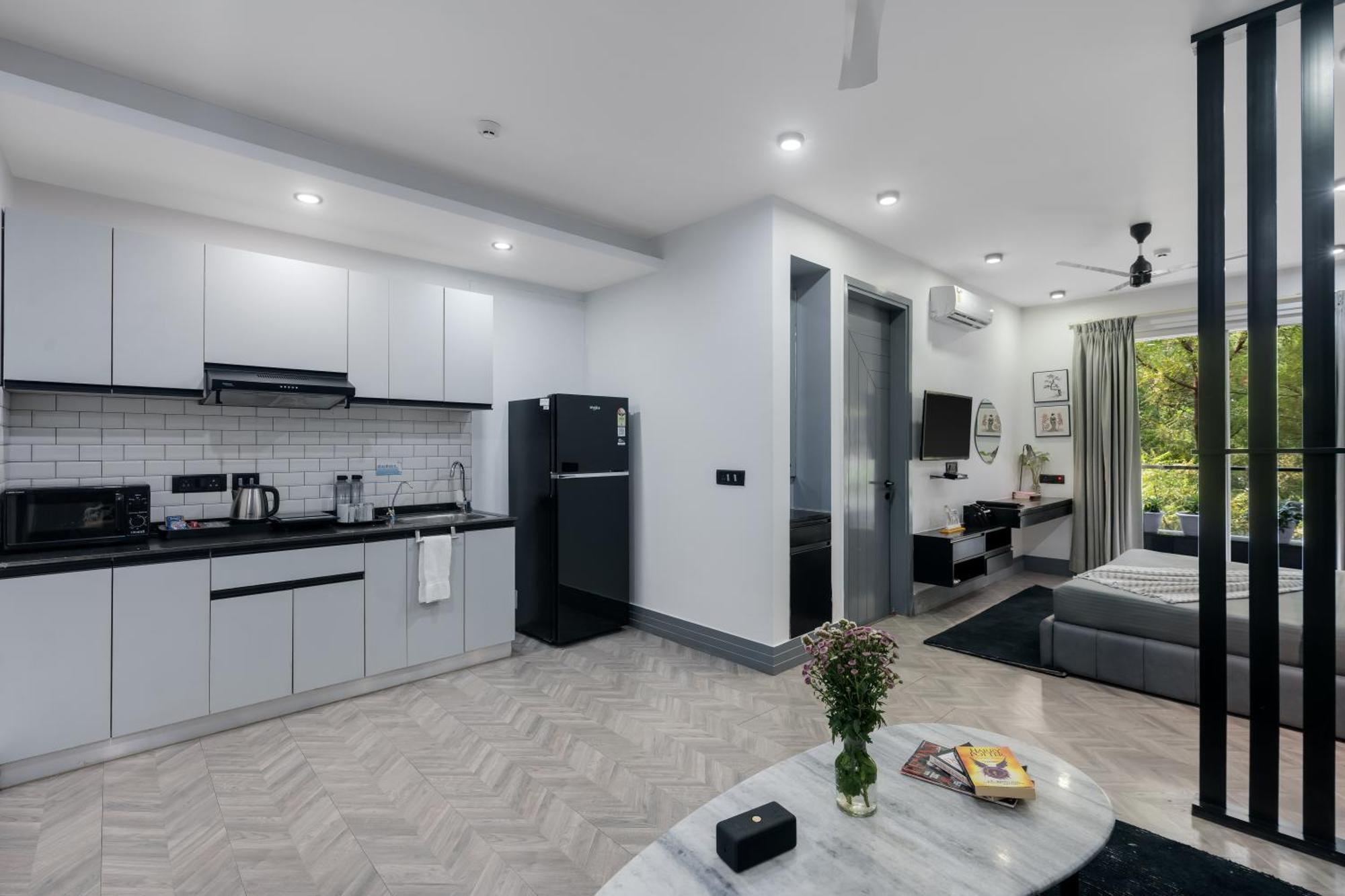 Bedchambers Serviced Apartments, Mg Road Гургаон Екстериор снимка