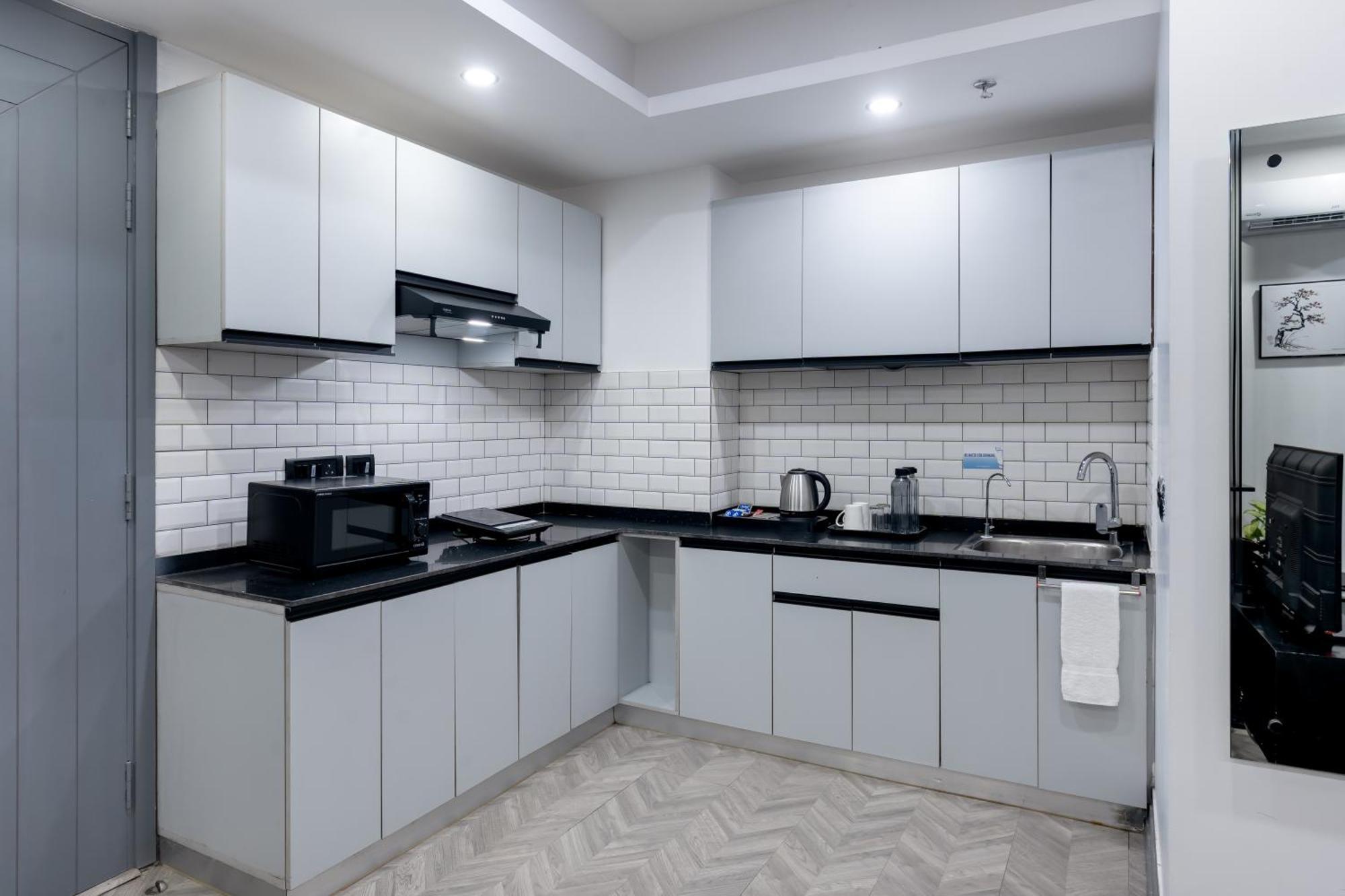 Bedchambers Serviced Apartments, Mg Road Гургаон Екстериор снимка