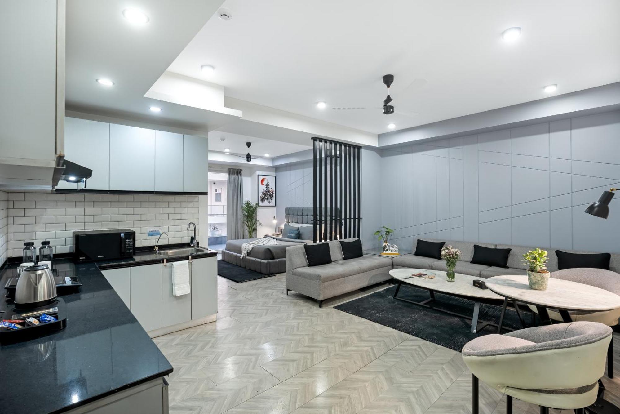 Bedchambers Serviced Apartments, Mg Road Гургаон Екстериор снимка